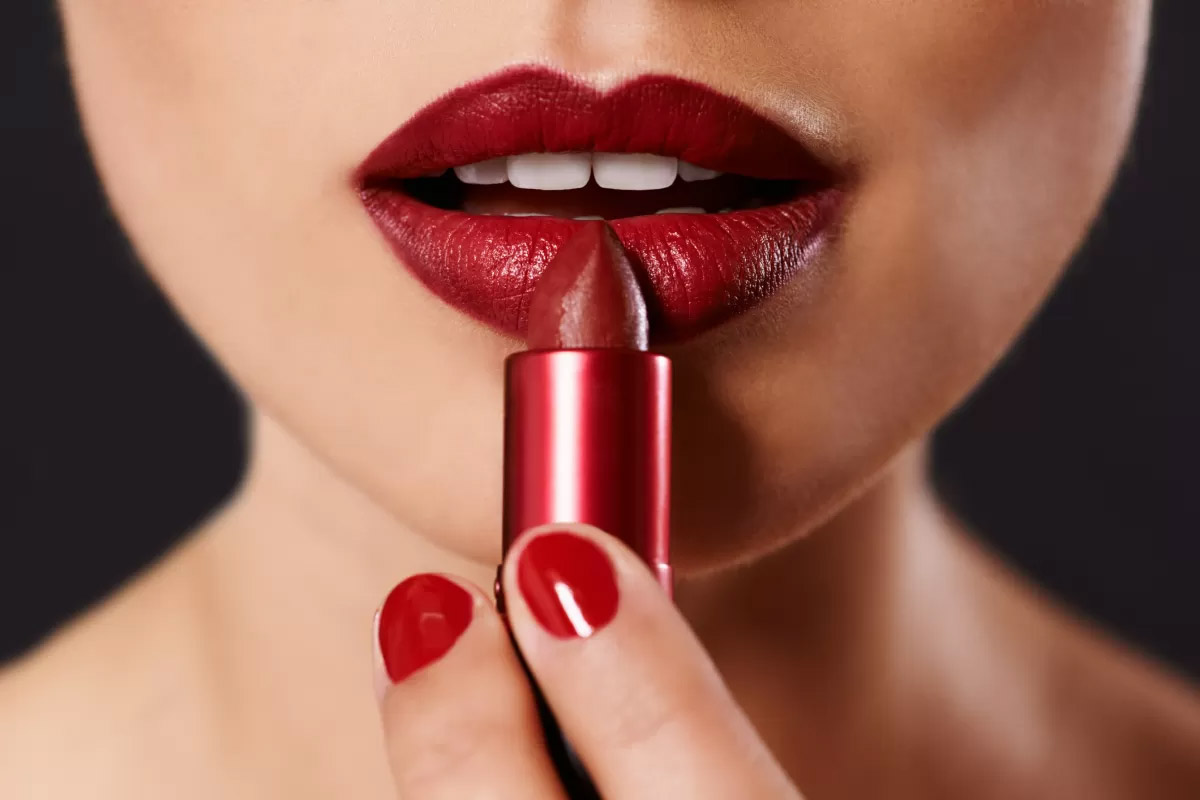 214968 1200x800 redlipstick