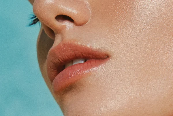 SUNBURNT LIPS 110422 li 5 SQ